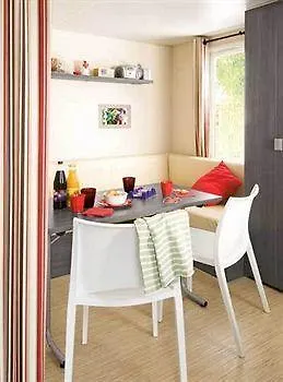 Le Village Du Lac Caravan Park 4*