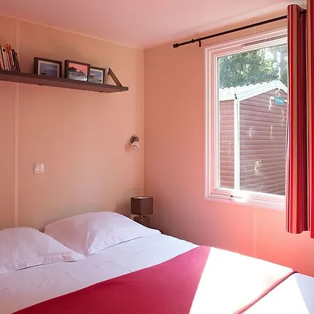 Le Village Du Lac Caravan Park 4*
