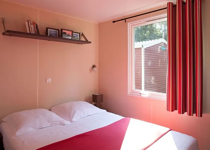 Le Village Du Lac Caravan Park 4*