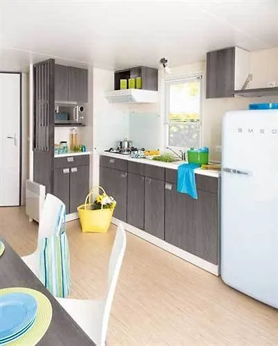 Hotel Le Village Du Lac Caravan Park 4*