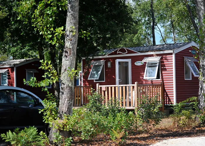 Le Village Du Lac Caravan Park Hotel 4*